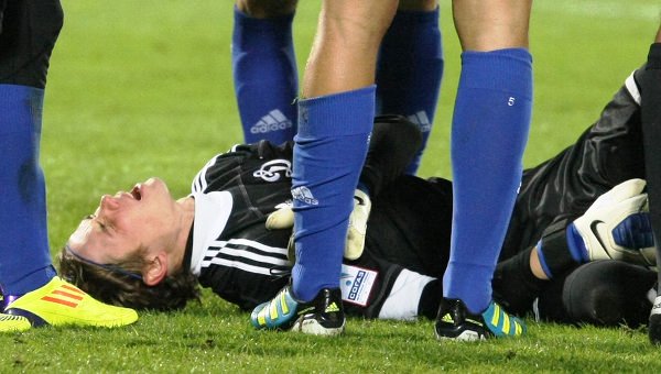 Liga Rusia Distop, Kiper Terluka Akibat Dilempar Kembang Api 